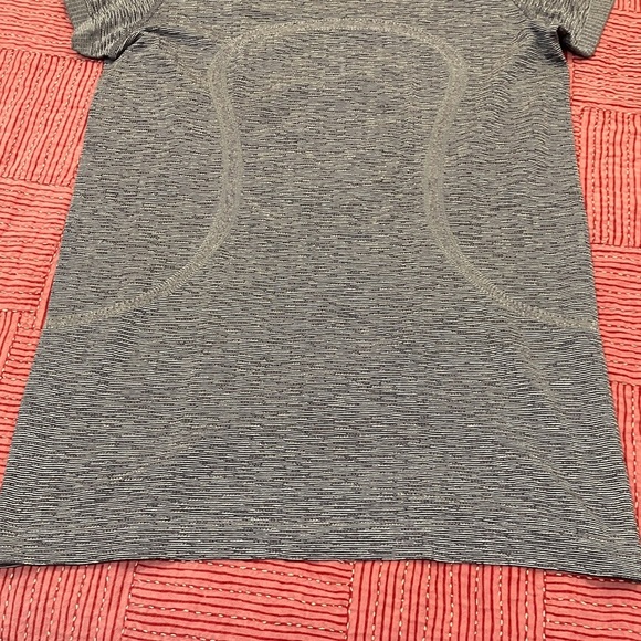 lululemon athletica women’s size 8 Heathered Gray Short Sleeve Tee - Picture 13 of 13